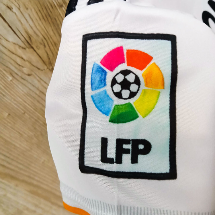 کیت منتخب رونالدو طرح ۲۰۲۶ جنس سوپر فلامنت سوزنی