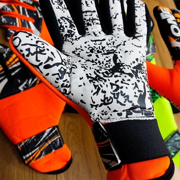 دستکش دروازه بانی طرح کورتوا سایز 5 و 7