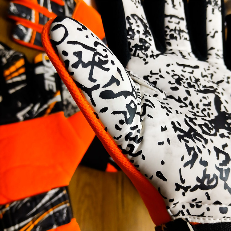 دستکش دروازه بانی طرح کورتوا سایز 5 و 7