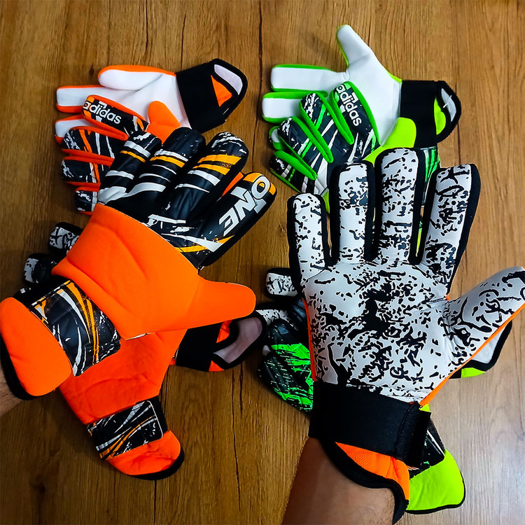 دستکش دروازه بانی طرح کورتوا سایز 5 و 7