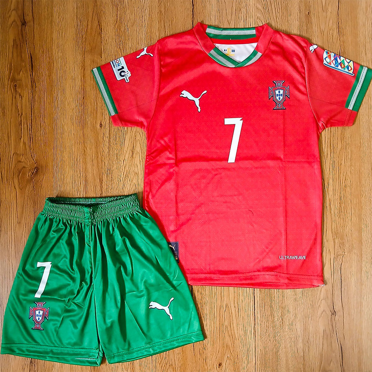 کیت فوتبالی تیم ملی پرتغال رونالدو طرح ۲۰۲۶