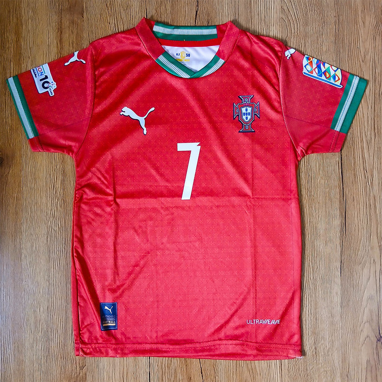 کیت فوتبالی تیم ملی پرتغال رونالدو طرح ۲۰۲۶