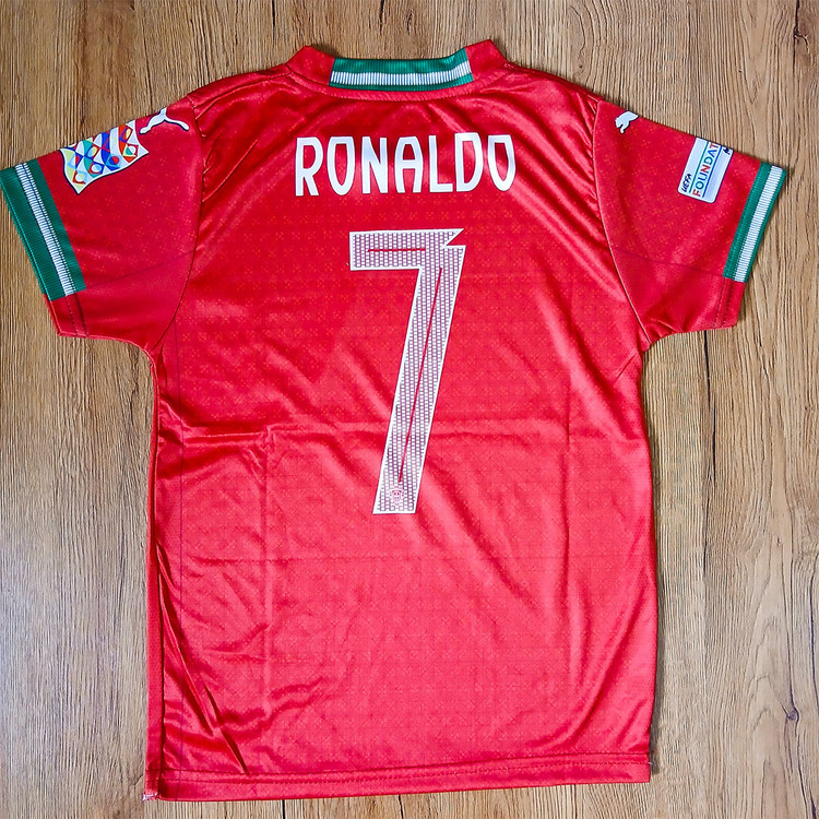 کیت فوتبالی تیم ملی پرتغال رونالدو طرح ۲۰۲۶