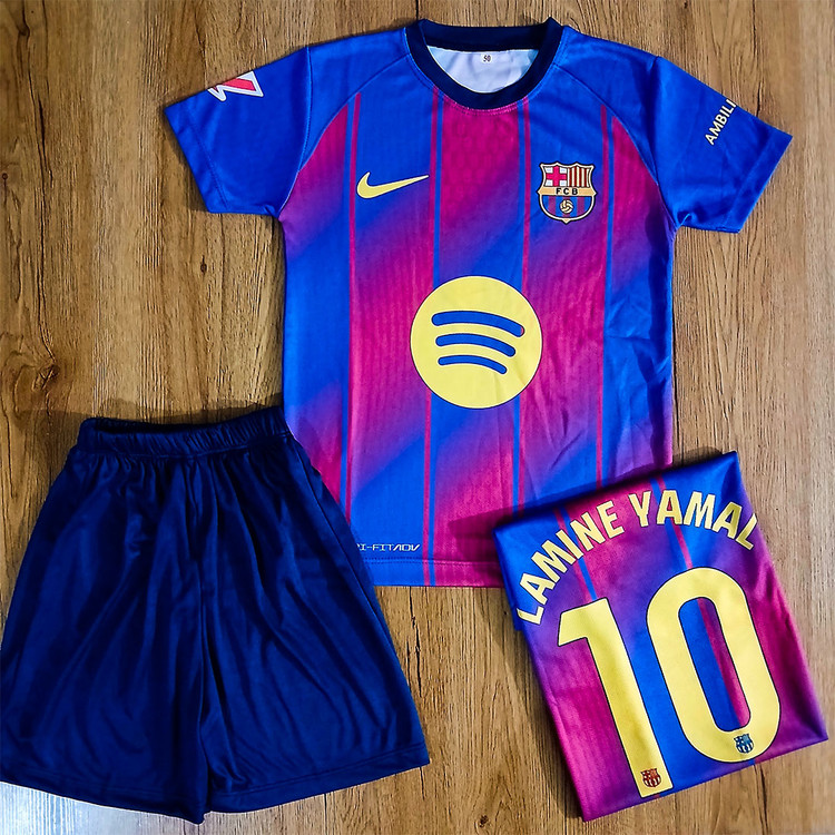 ست فوتبالی پسرانه بارسلونا طرح 2026 یامال شماره 10