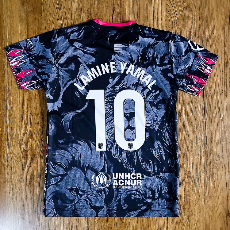 ست فوتبالی پسرانه بارسلونا طرح شیر یامال شماره 10