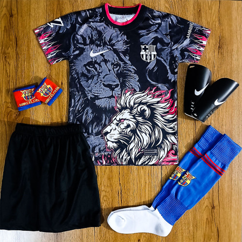 کیت 6 تیکه فوتبالی پسرانه بارسلونا طرح شیر یامال شماره 10