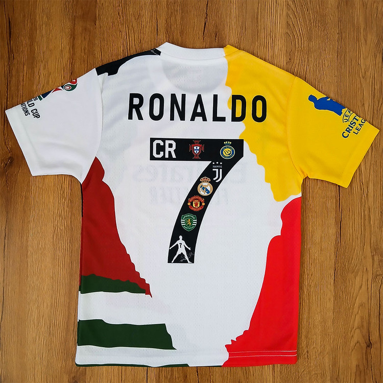 کیت منتخب رونالدو طرح ۲۰۲۶ با تگ روی استین