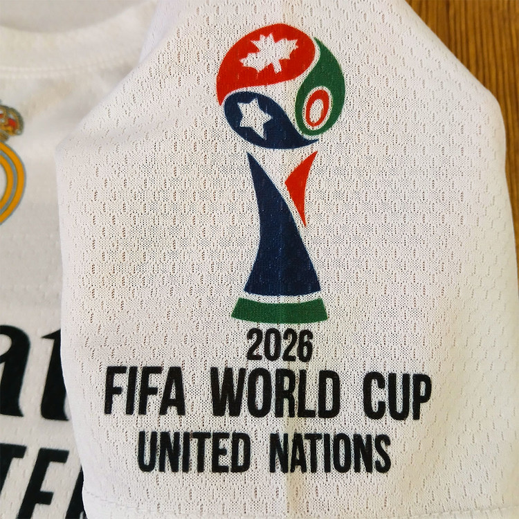 کیت منتخب رونالدو طرح ۲۰۲۶ با تگ روی استین