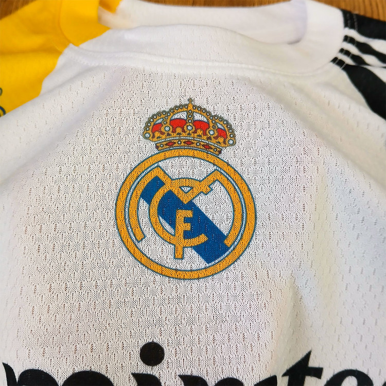 کیت منتخب رونالدو طرح ۲۰۲۶ با تگ روی استین