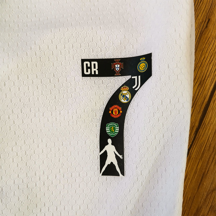 کیت منتخب رونالدو طرح ۲۰۲۶ با تگ روی استین