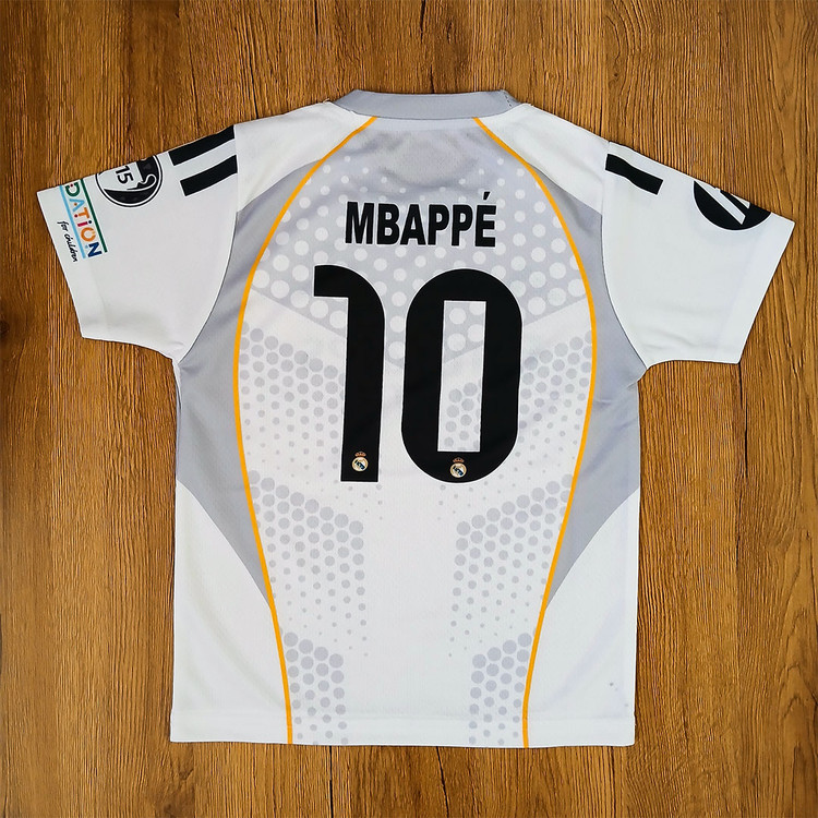 کیت فوتبالی رئال مادرید طرح 2026 امباپه شماره 10