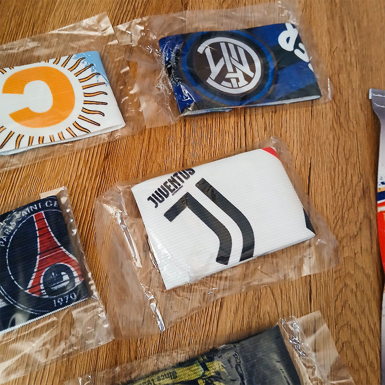 بازوبند کاپیتانی فوتبالی