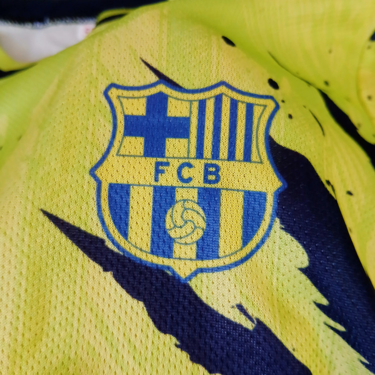 ست فوتبالی پسرانه بارسلونا طرح شیر یامال شماره 10 سبز
