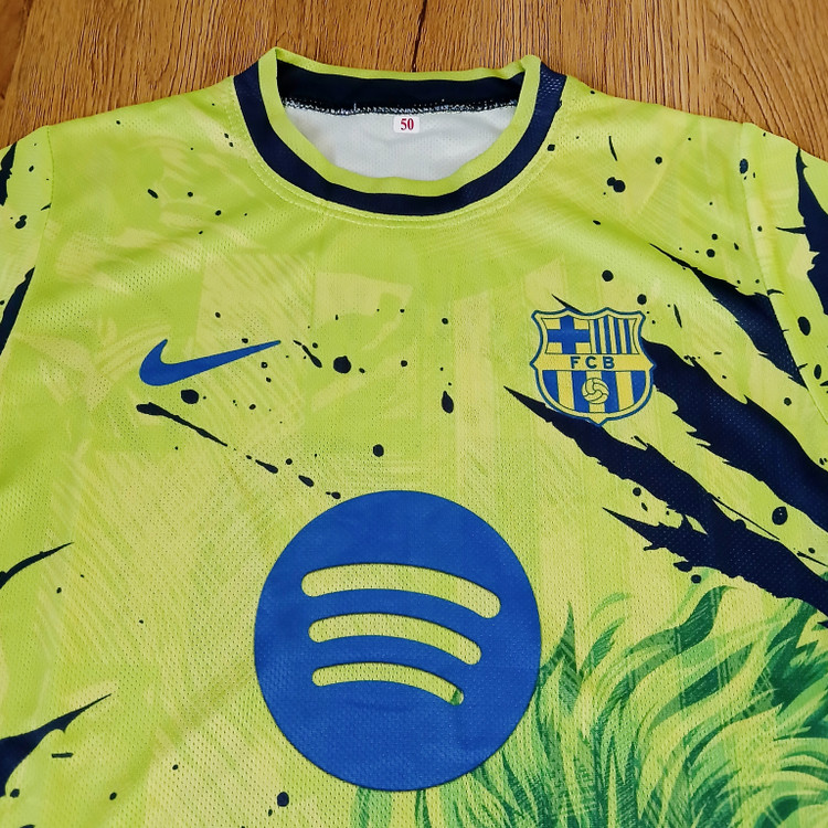 ست فوتبالی پسرانه بارسلونا طرح شیر یامال شماره 10 سبز