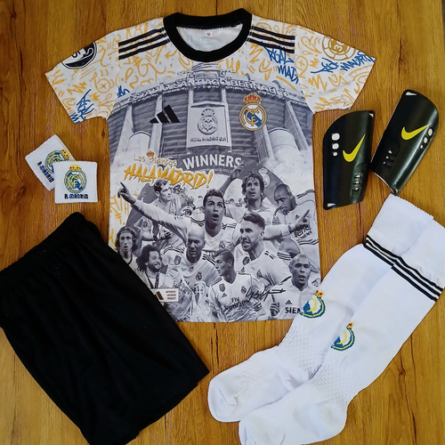 کیت 6 تیکه فوتبالی پسرانه طرح اسطوره های رئال مادرید