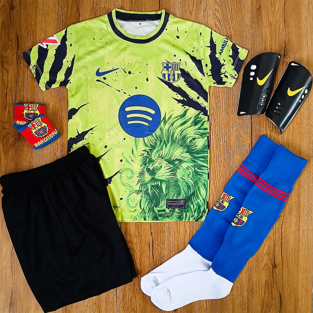 کیت 6 تیکه فوتبالی پسرانه بارسلونا طرح شیر یامال شماره 10 رنگ سبز