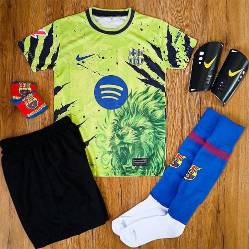 کیت 6 تیکه فوتبالی پسرانه بارسلونا طرح شیر یامال شماره