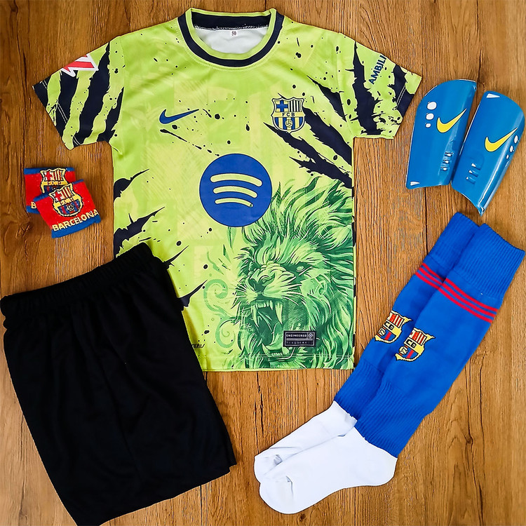 کیت 6 تیکه فوتبالی پسرانه بارسلونا طرح شیر یامال شماره