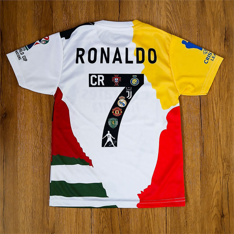 کیت فوتبالی منتخب رونالدو طرح 2026 با تگ لیزری روی استین و عکس رونالدو