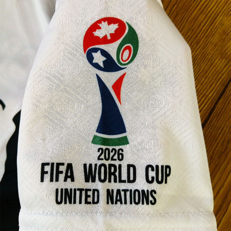 کیت فوتبالی منتخب رونالدو طرح 2026 با تگ لیزری روی استین و عکس رونالدو