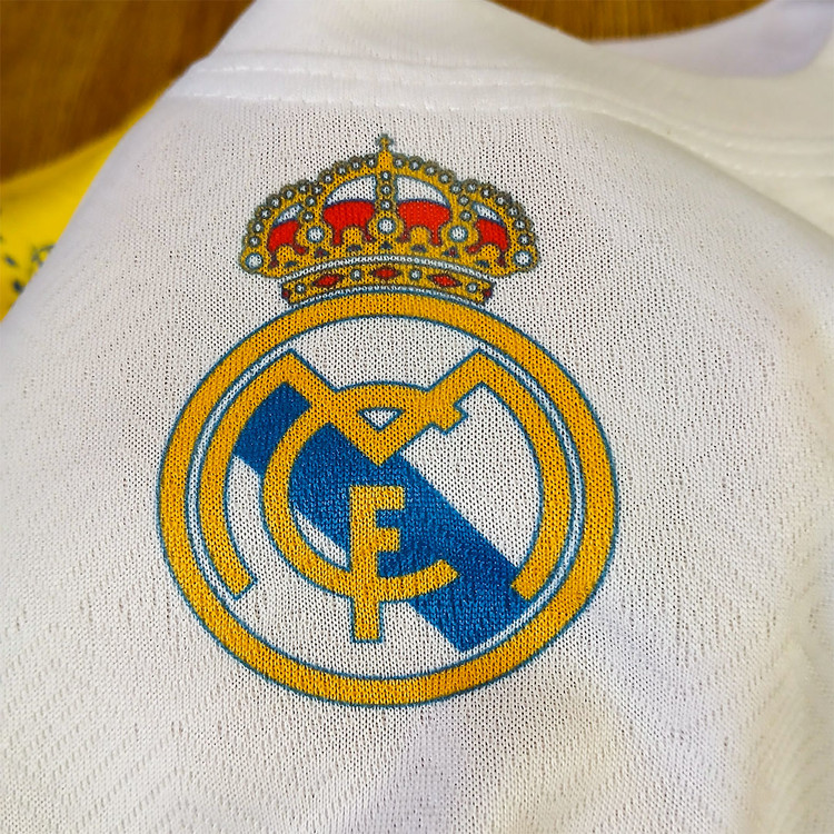 کیت فوتبالی منتخب رونالدو طرح 2026 با تگ لیزری روی استین و عکس رونالدو