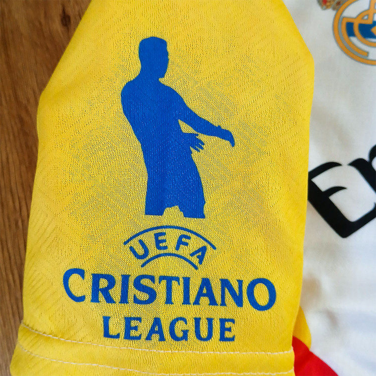 کیت فوتبالی منتخب رونالدو طرح 2026 با تگ لیزری روی استین و عکس رونالدو