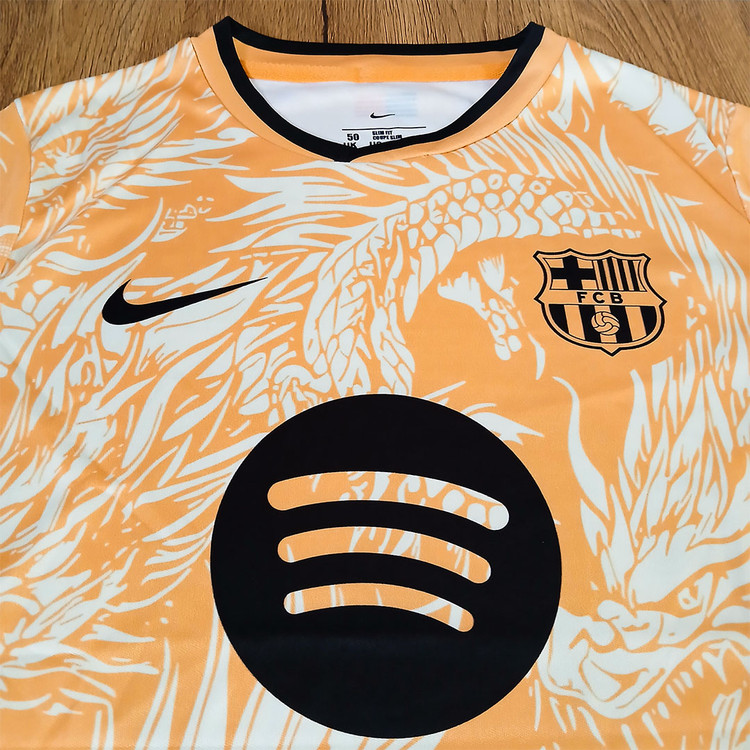 ست فوتبالی پسرانه بارسلونا طرح دراگون طلایی طرح 2026 یامال