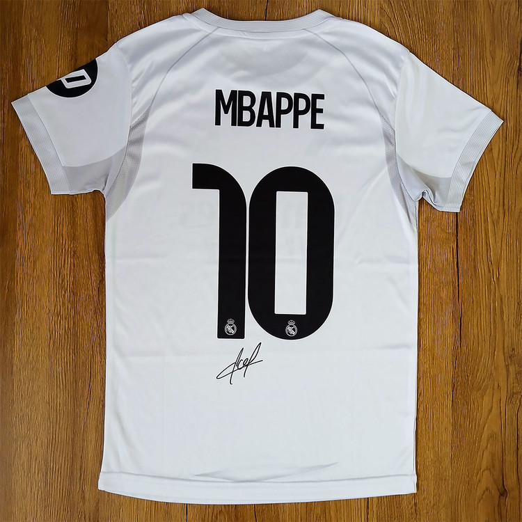 ست فوتبالی پسرانه رئال مادرید طرح 2026 با امضا اختصاصی