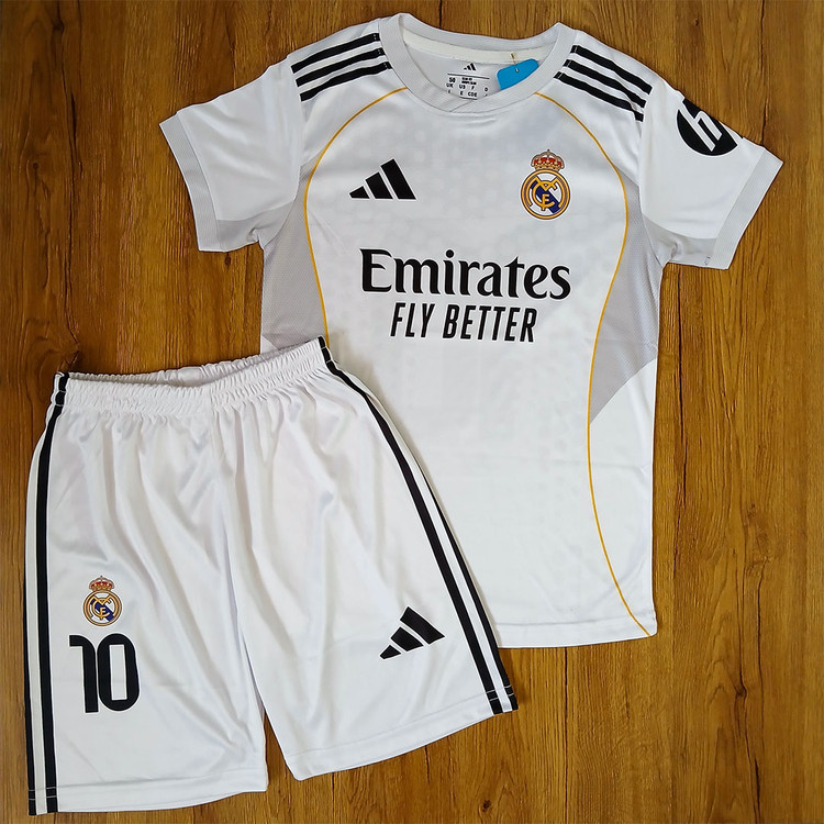 ست فوتبالی پسرانه رئال مادرید طرح 2026 با امضا اختصاصی