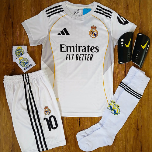 کیت فوتبالی 6 تیکه رئال مادرید امباپه فول چاپ امضادار