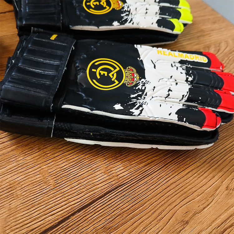 دستکش دروازه بانی چرمی باشگاهی رئال و بارسا