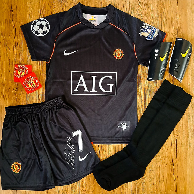کیت فوتبالی 6 تیکه منچستریونایتد رونالدو 2008 مشکی فول چاپ لیزری