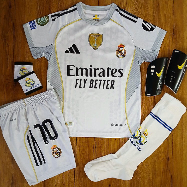 کیت فوتبالی 6 تیکه رئال مادرید امباپه فول چاپ لیزری