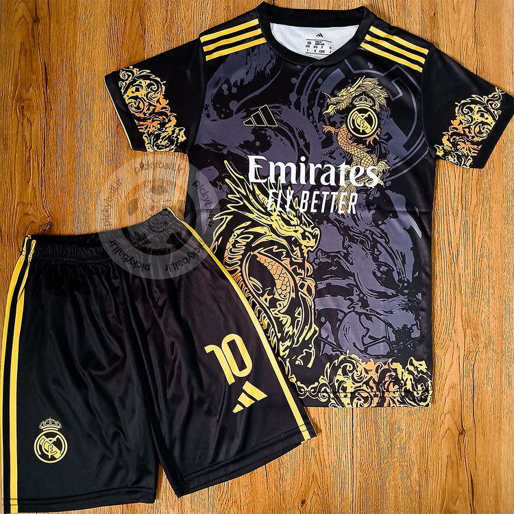 ست فوتبالی پسرانه رئال مادرید طرح دراگون 2026 با امضا اختصاصی