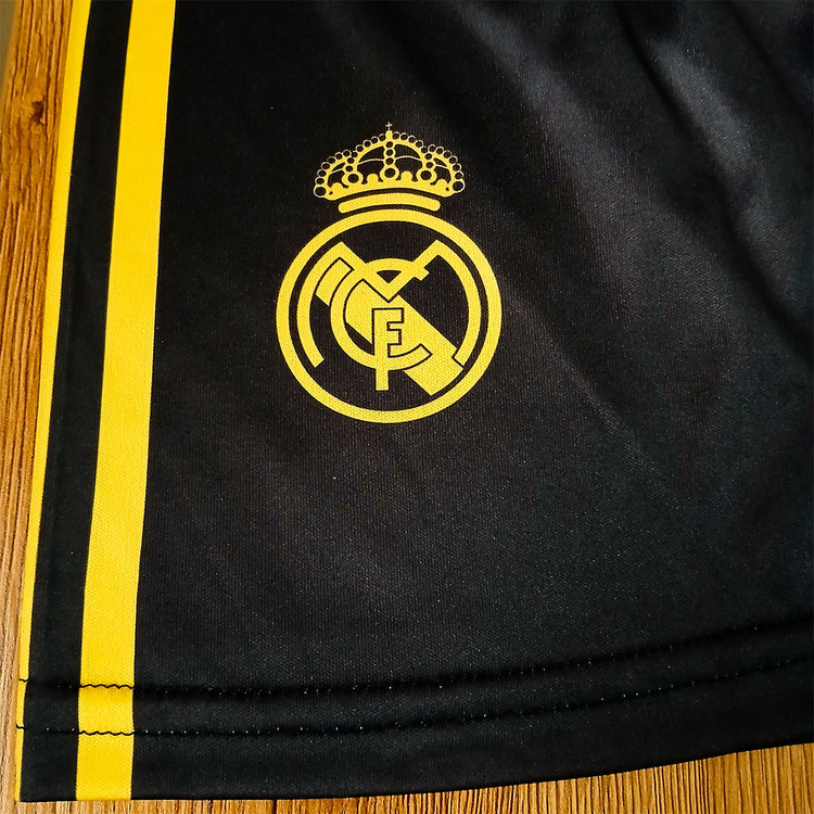 ست فوتبالی پسرانه رئال مادرید طرح دراگون 2026 با امضا اختصاصی