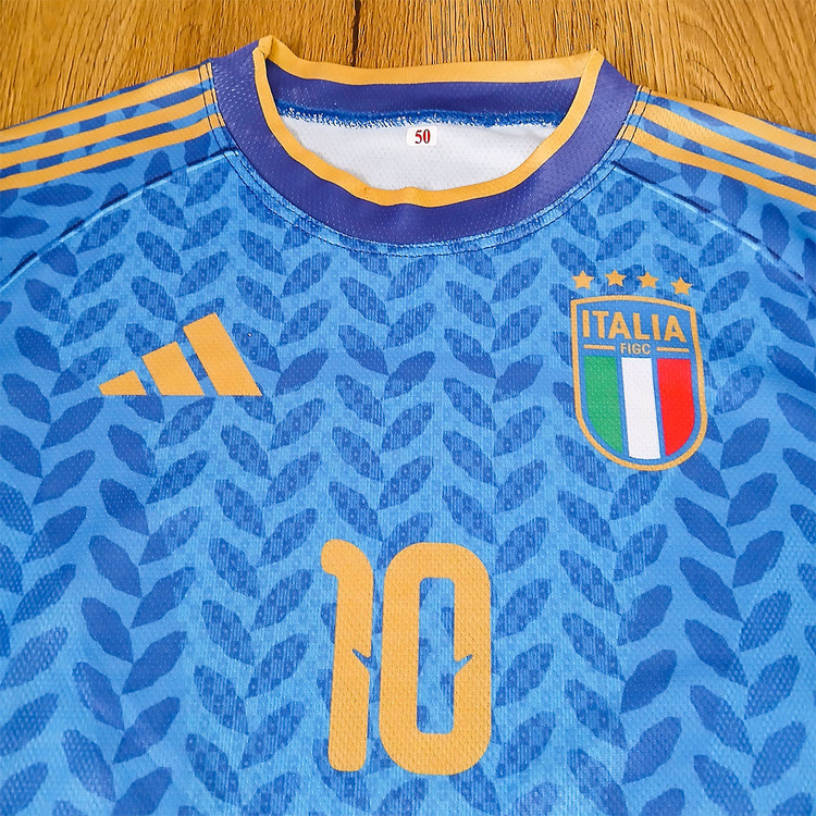 کیت فوتبالی ایتالیا طرح جام جهانی 2026