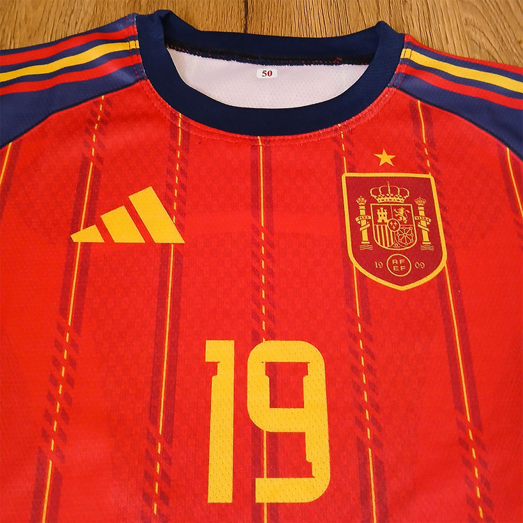 ست فوتبالی اسپانیا طرح ۲۰۲۶ یامال شماره 19